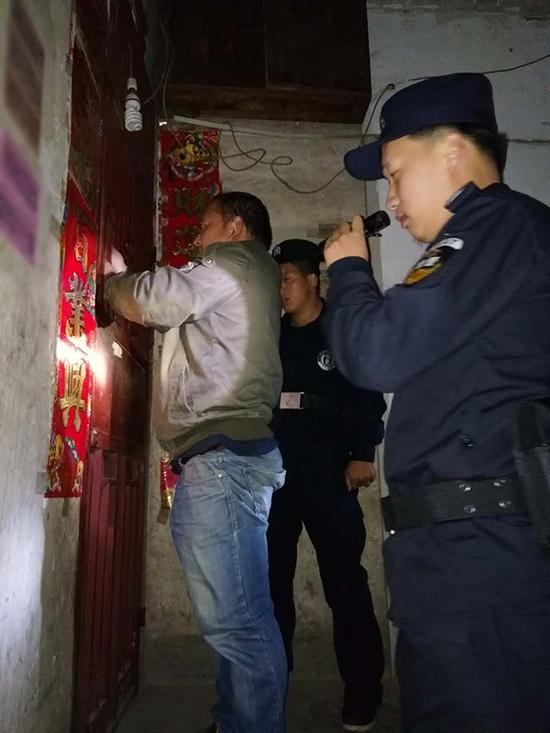 合肥粗心妈妈误将幼女锁家中 