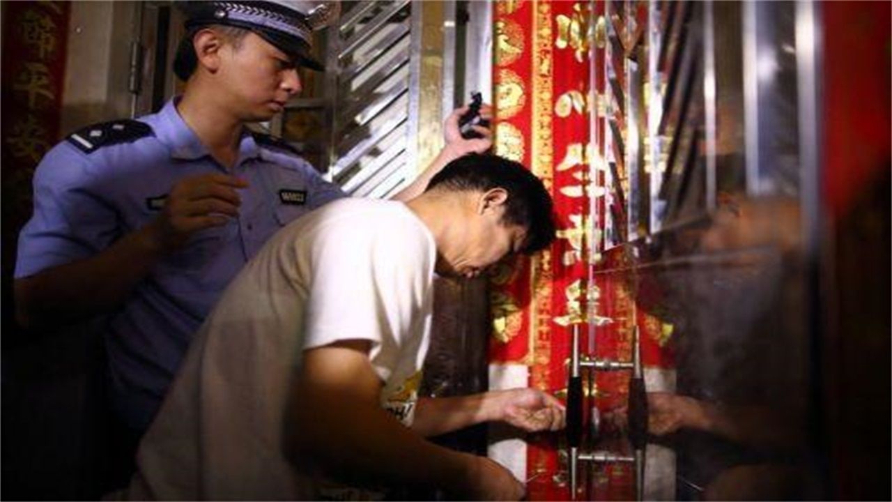 合肥请开锁师傅开了锁后，师傅